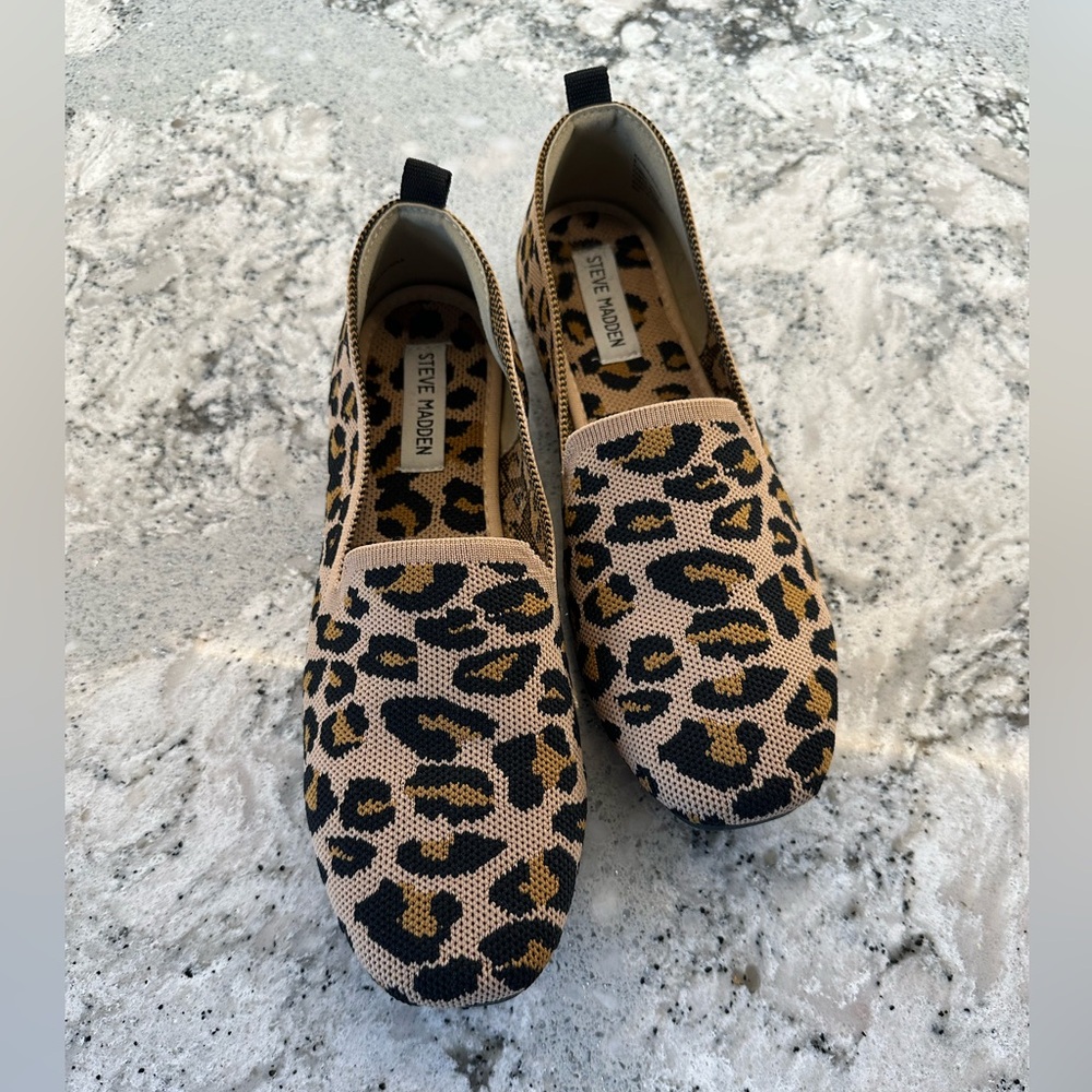 STEVE MADDEN Women’s Raine Leopard Print Fabric Flats